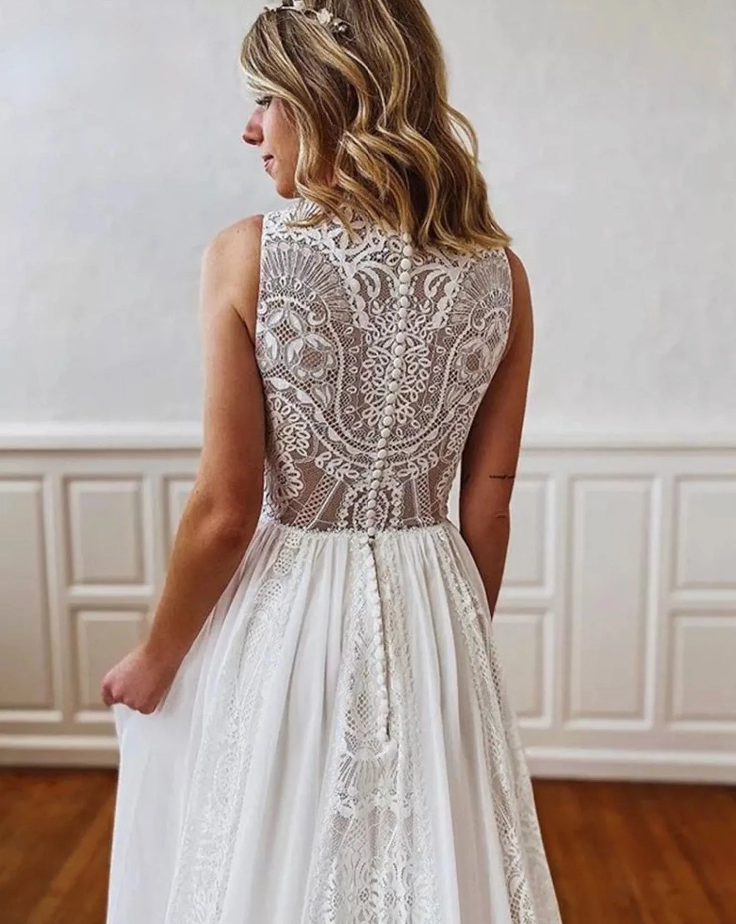 Sleeveless Lace Wedding Dress A-Line Boho Bridal Beach Gown